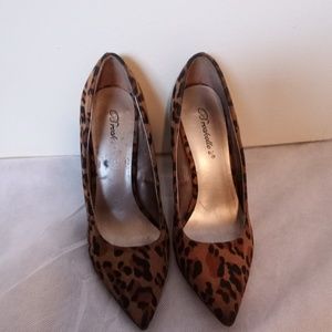 ‼️ Size 8 suede leopard print heels‼️